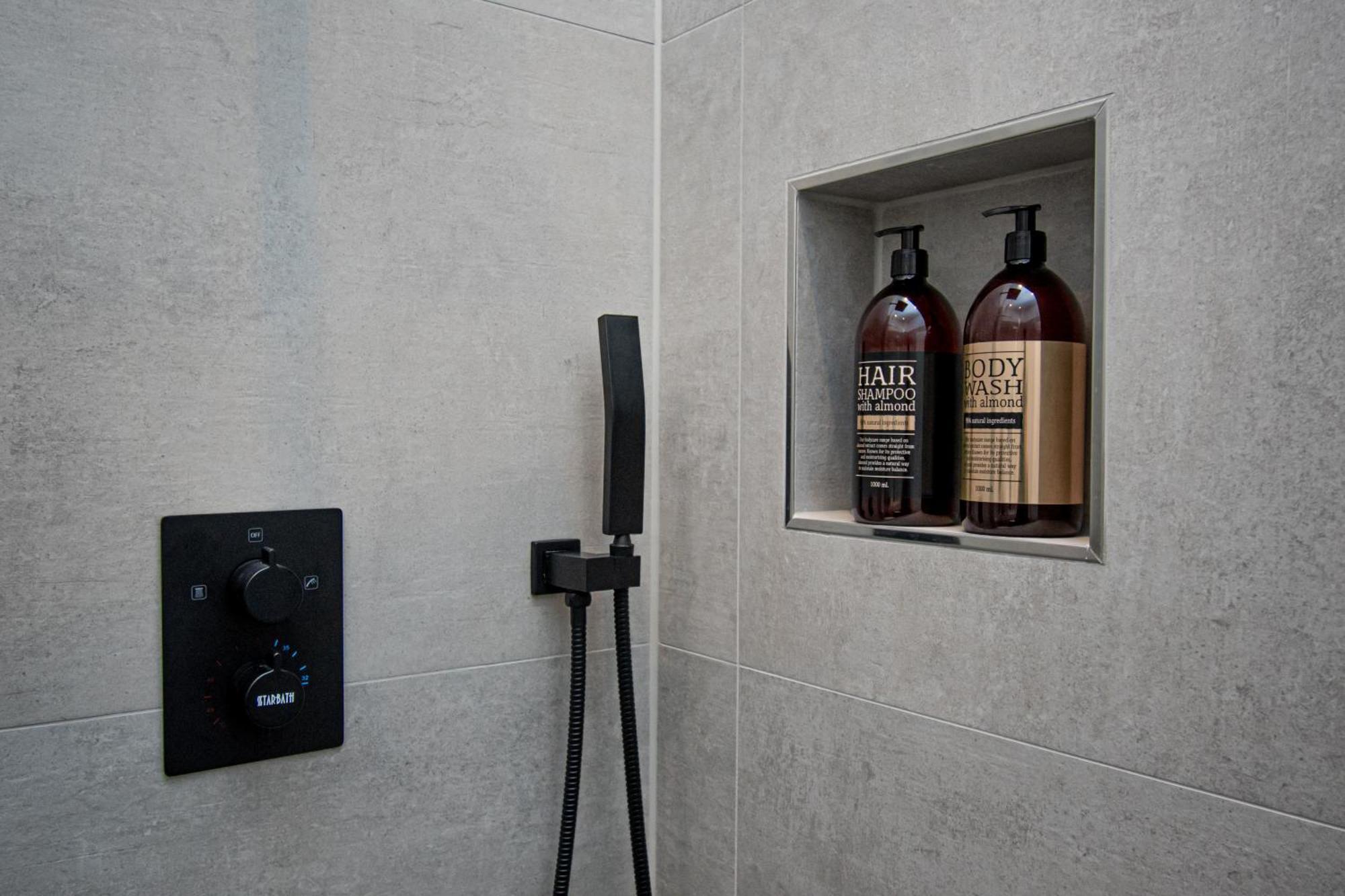 Sweethome - Zentral - Kueche & Parkplatz, Wifi Halle  Exterior foto
